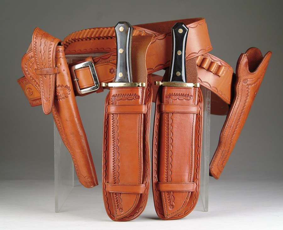 Appraisal: McDOWELL BOWIE KNIFE W CHEYENNE HOLSTER BELT The heavy -