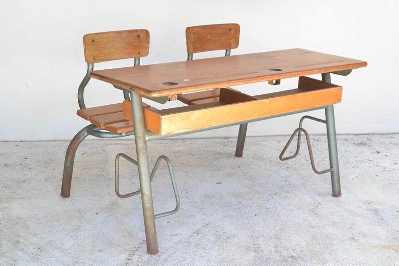 Appraisal: AN INDUSTRIAL SCHOOL DESK AN INDUSTRIAL SCHOOL DESK