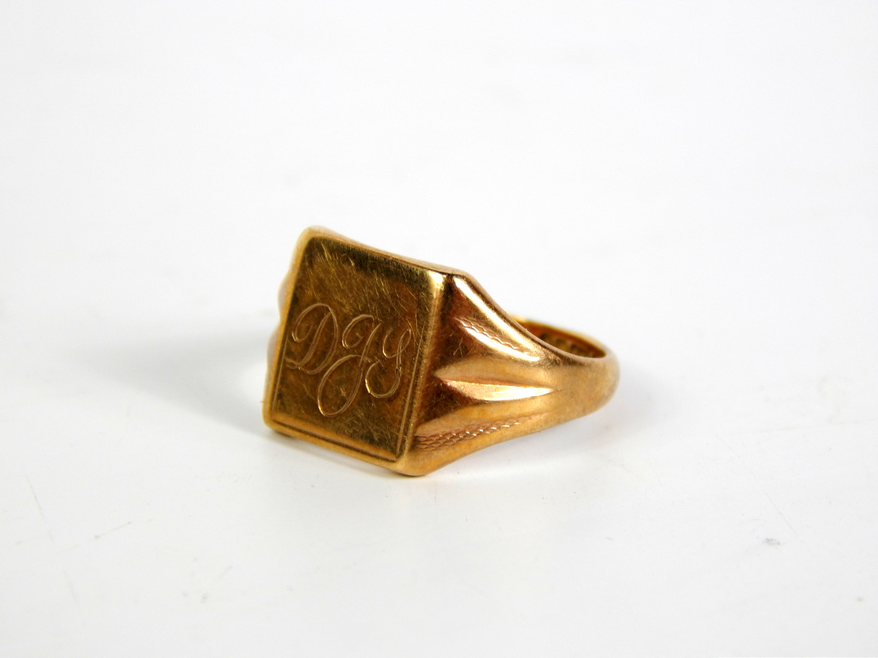 Appraisal: A gentleman's ct gold signet ring monogram engraved size N