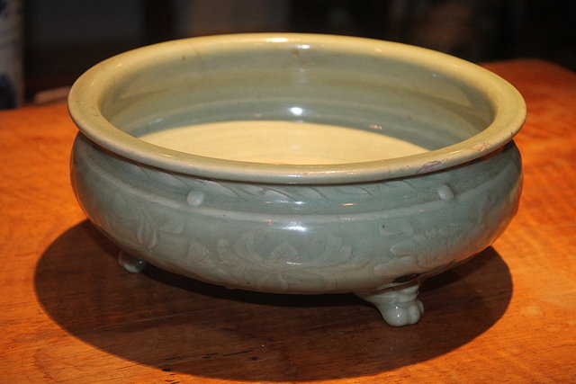 Appraisal: A CHINESE MING CELADON JARDINIERE on tripod feet with kiln