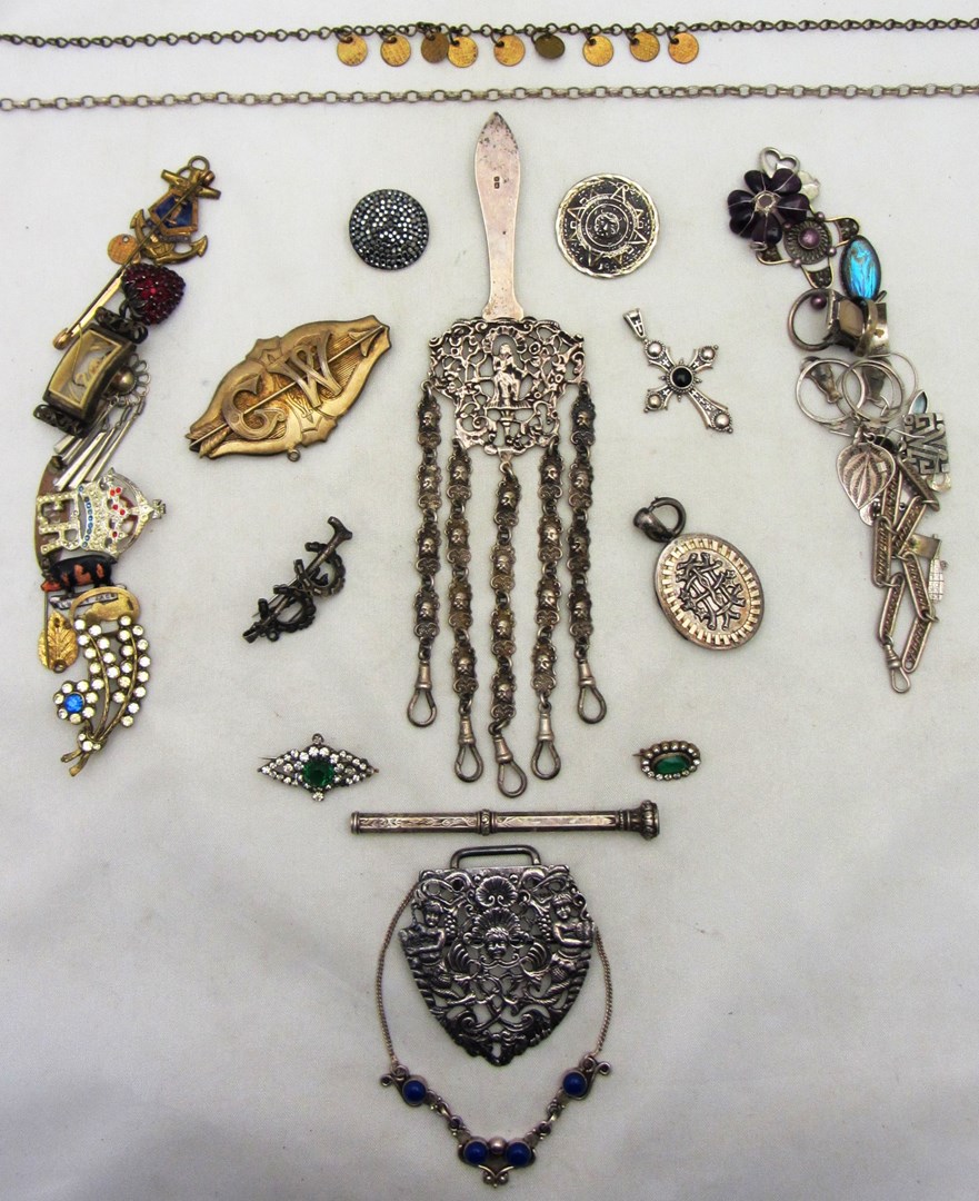 Appraisal: A quantity of silver and other jewellery including an oval