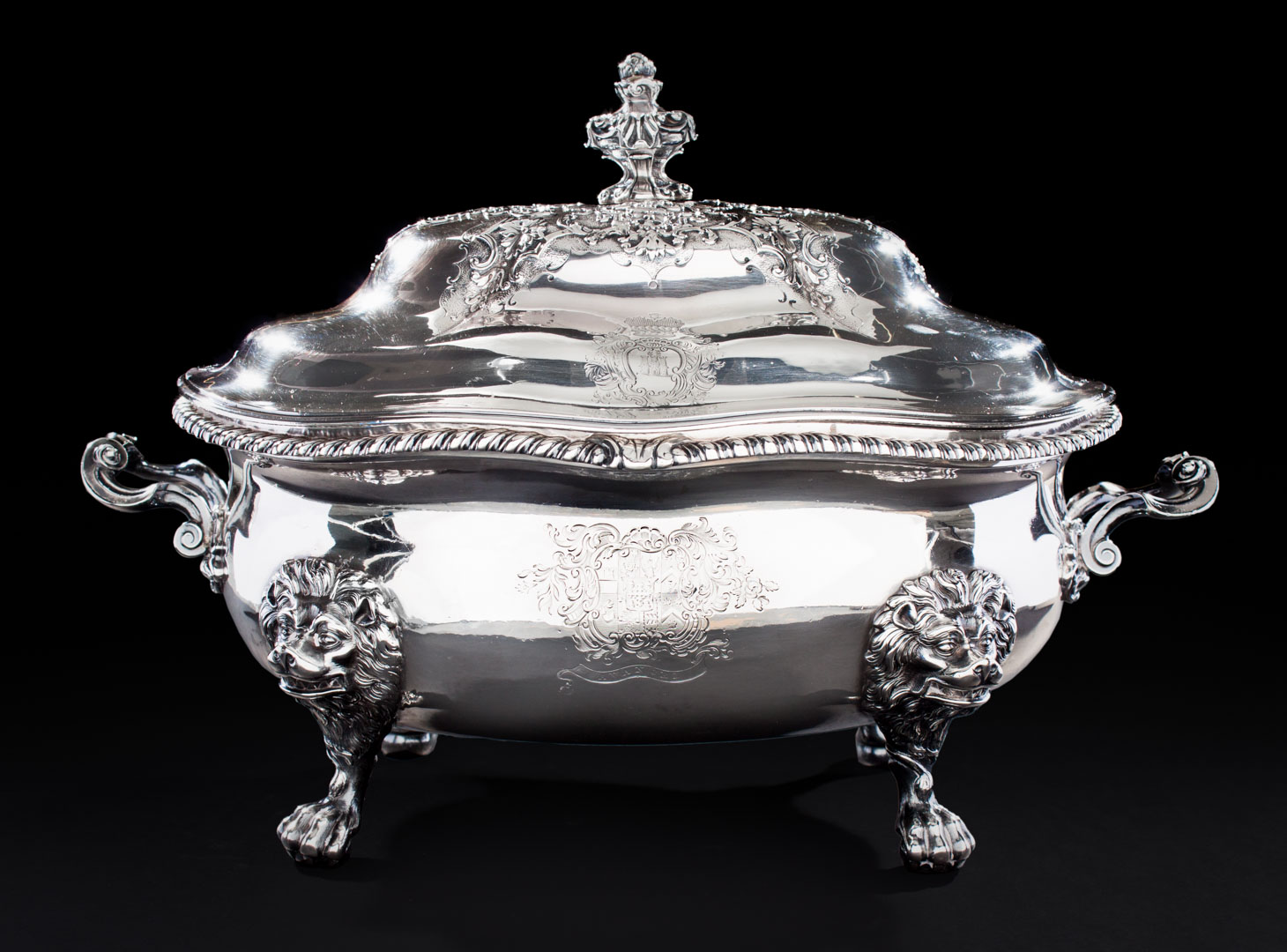 Appraisal: George II sterling silver lidded soup tureen Daniel Smith Robert