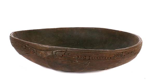 Appraisal: A New Guinea carved wood oval shaped bowl length in