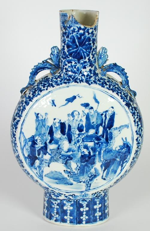 Appraisal: NINETEENTH CENTURY CHINESE BLUE AND WHITE MOON FLASK with lizard