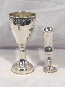 Appraisal: Jewish Interest An Israeli silver Kiddush cup with twisted wire