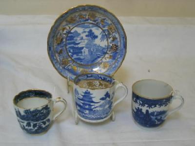 Appraisal: A NEW HALL PORCELAIN BLUE AND WHITE TWISTED TREE PATTERN