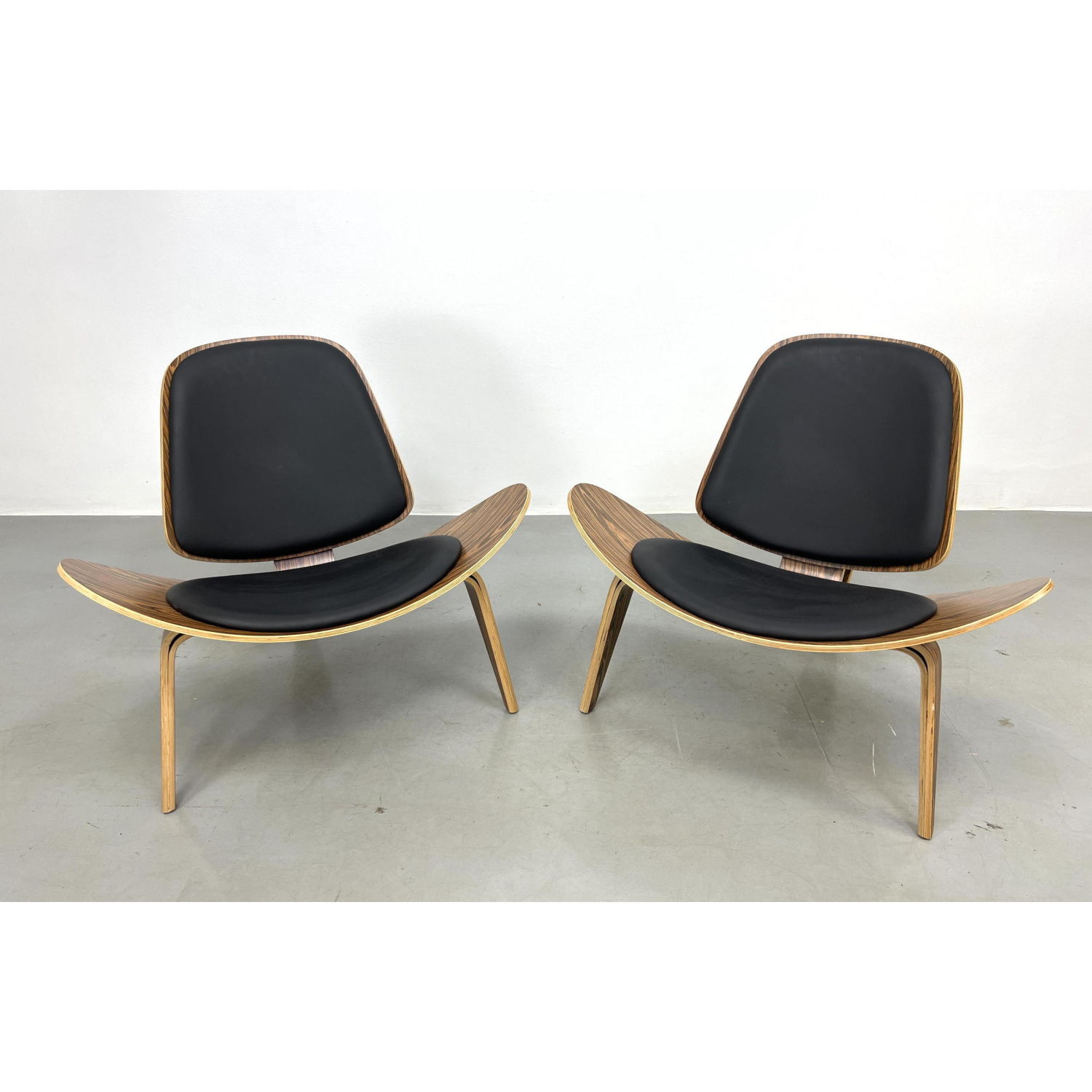 Appraisal: Contemporary HANS WEGNER CH Shell Lounge Chair Unmarked Dimensions H