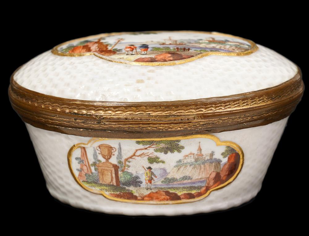 Appraisal: MEISSEN OR RELATED TH CT PORCELAIN BOXMeissen or related oval