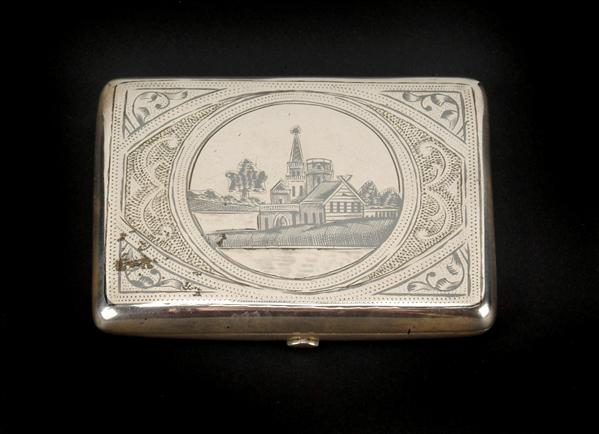 Appraisal: A Russian silver niello rectangular cigarette case by Pyetr Abrosimov