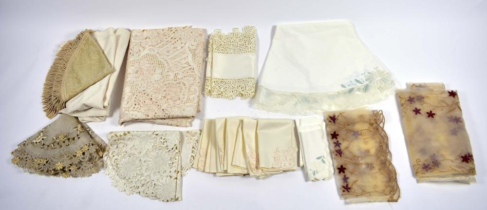 Appraisal: GROUP OF MISC LINENS TABLECLOTHS AND NAPKINS th Century Including