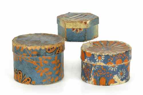 Appraisal: Two round wallpaper boxes th c together with a hexagonal