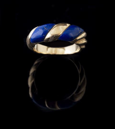 Appraisal: Lady's Fourteen-Karat Yellow Gold and Lapis Lazuli Ring the yellow