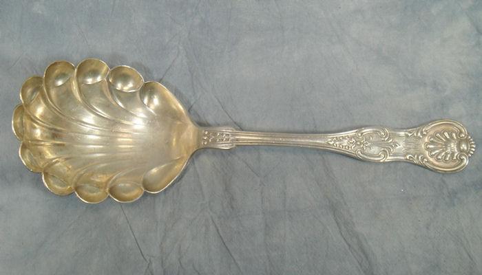 Appraisal: Sterling silver Kings pattern vegetable spoon with shell for bowl