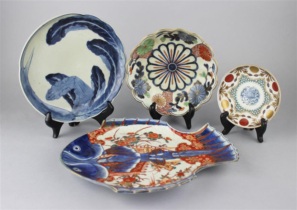 Appraisal: FOUR JAPANESE PORCELAIN DISHES EDO PERIOD including an Imari double