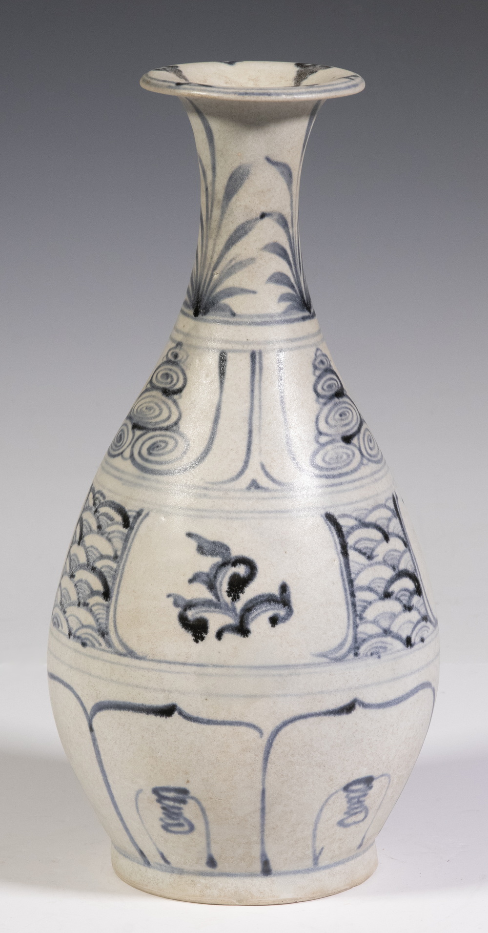 Appraisal: TH C VIETNAMESE BLUE WHITE VASE FROM THE HOI AN