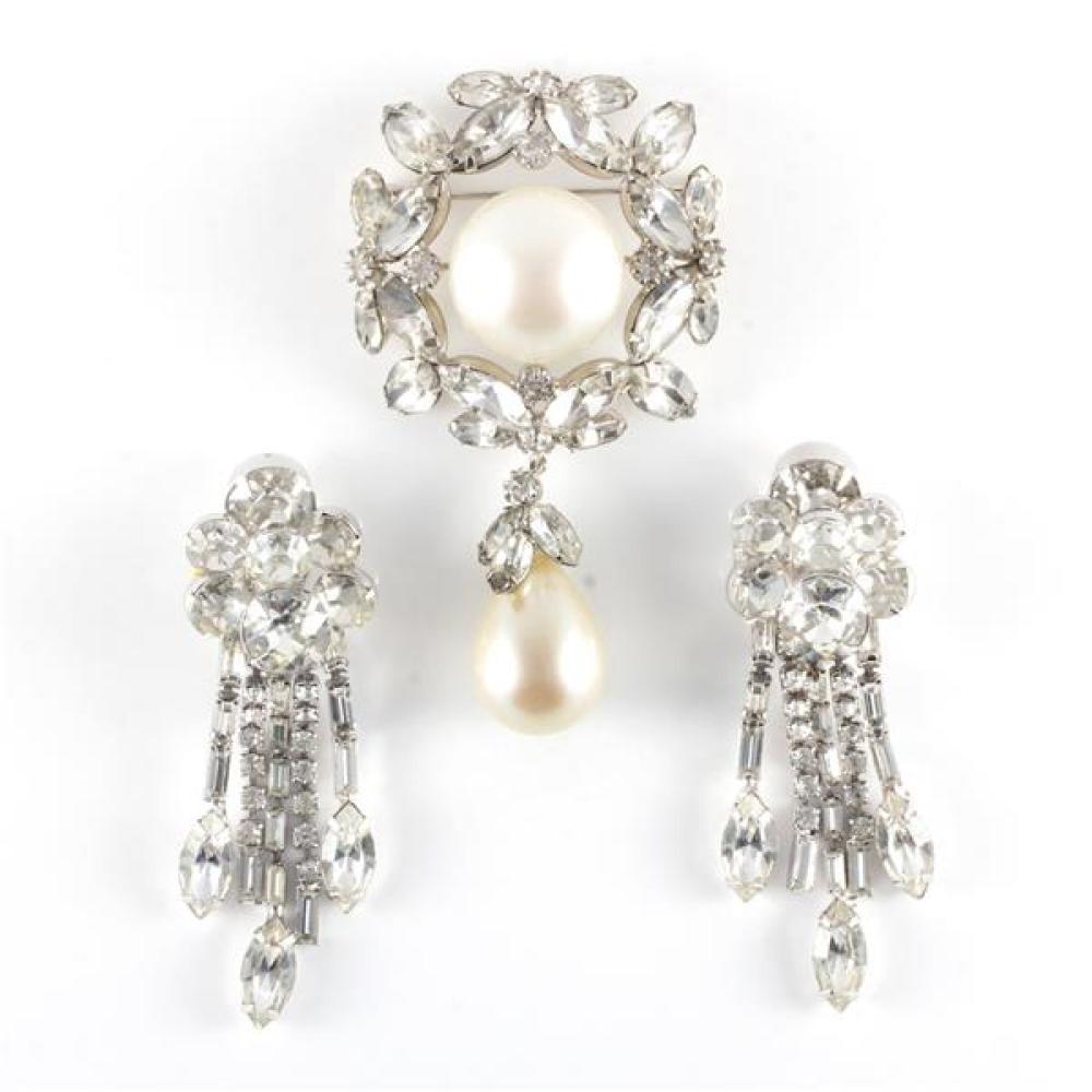 Appraisal: S LARGE FAUX PEARL DROP PIN BROOCH WITH A FAUX