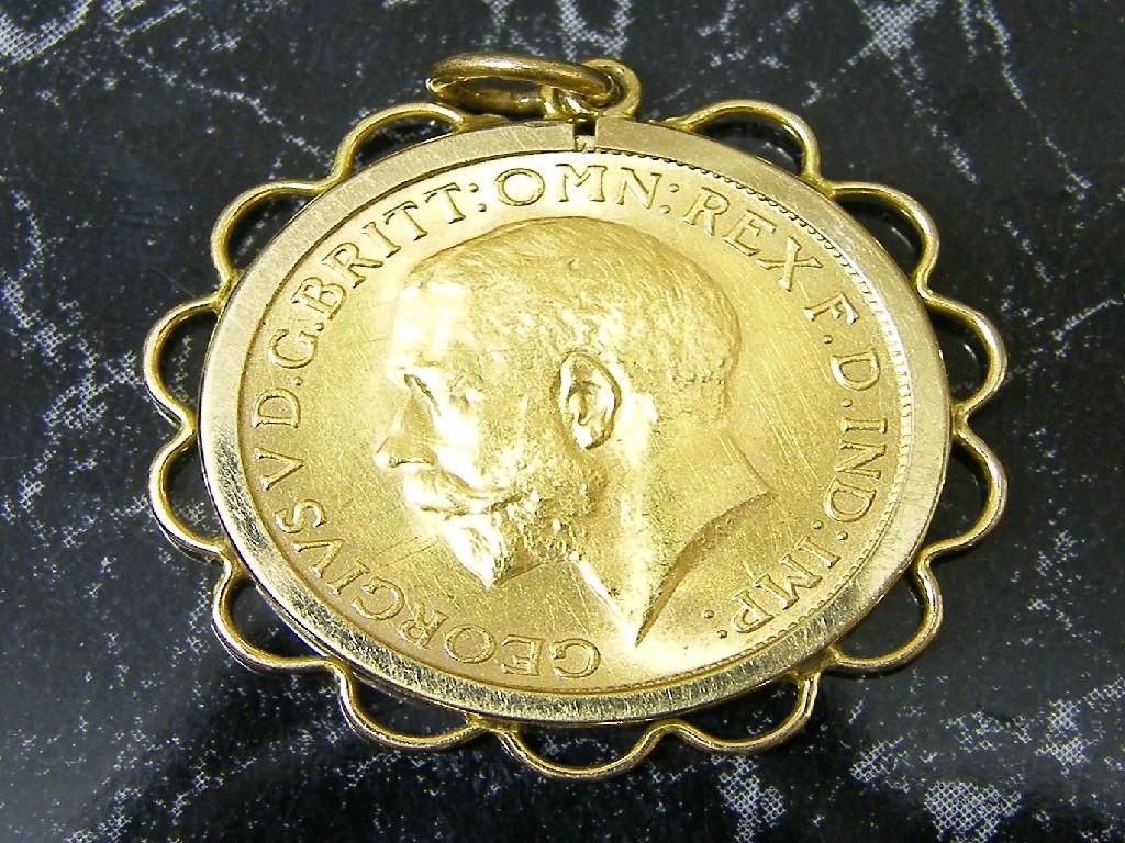 Appraisal: sovereign coin in a ct pendant gm