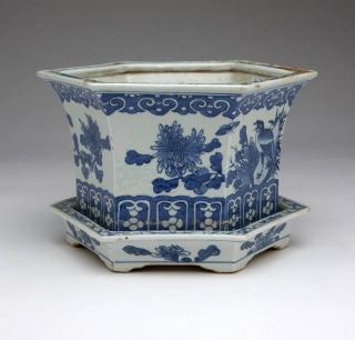 Appraisal: A Chinese blue and white porcelain jardiniere Qing Dynasty circa