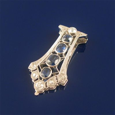 Appraisal: A diamond and sapphire clip brooch set with a line