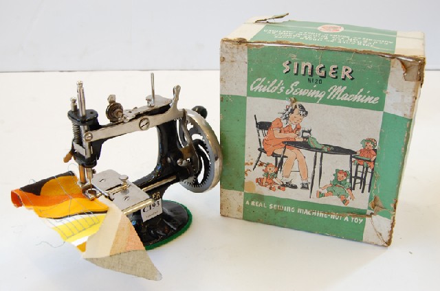 Appraisal: BOXED CHILDS SINGER SEWING MACHINE No