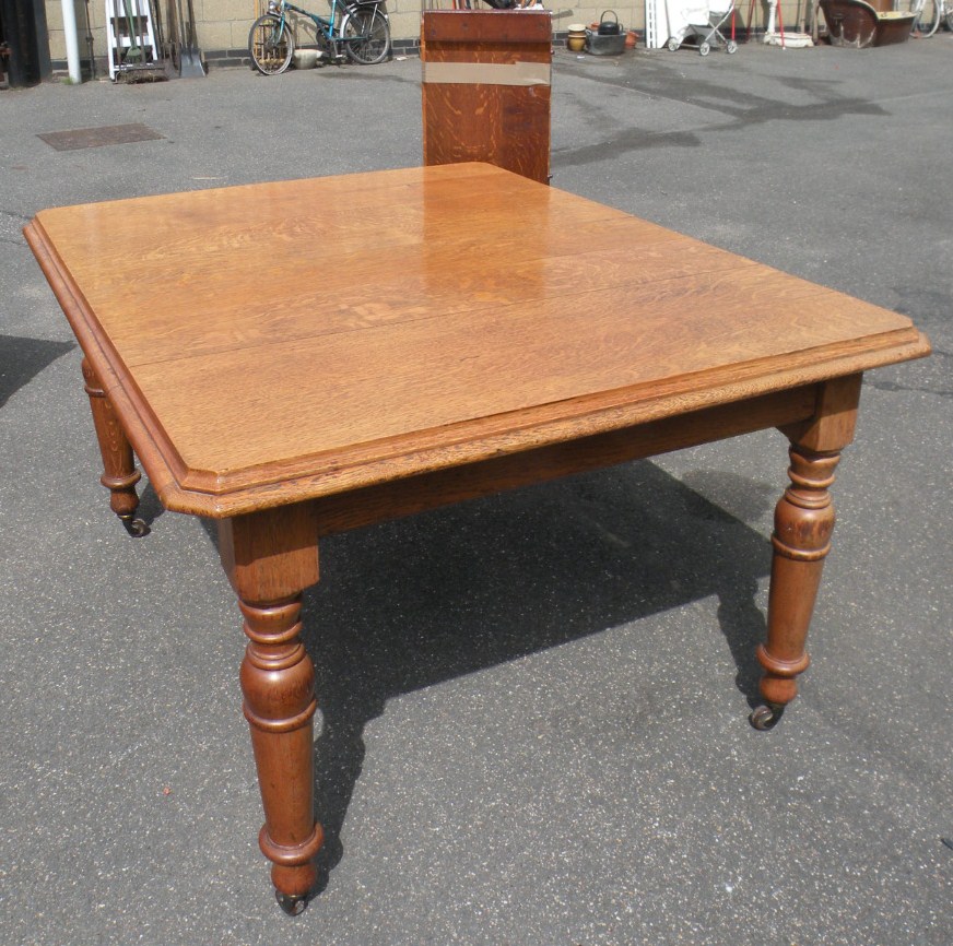 Appraisal: A late thC light oak wind out dining table the