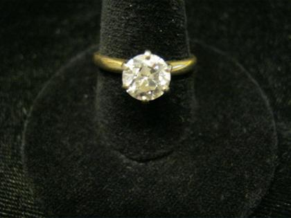 Appraisal: karat yellow gold diamond engagment ring carat round brilliant cut