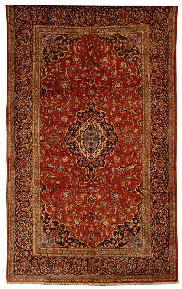 Appraisal: ORIENTAL RUG KESHAN ' x ' Oval central medallion in