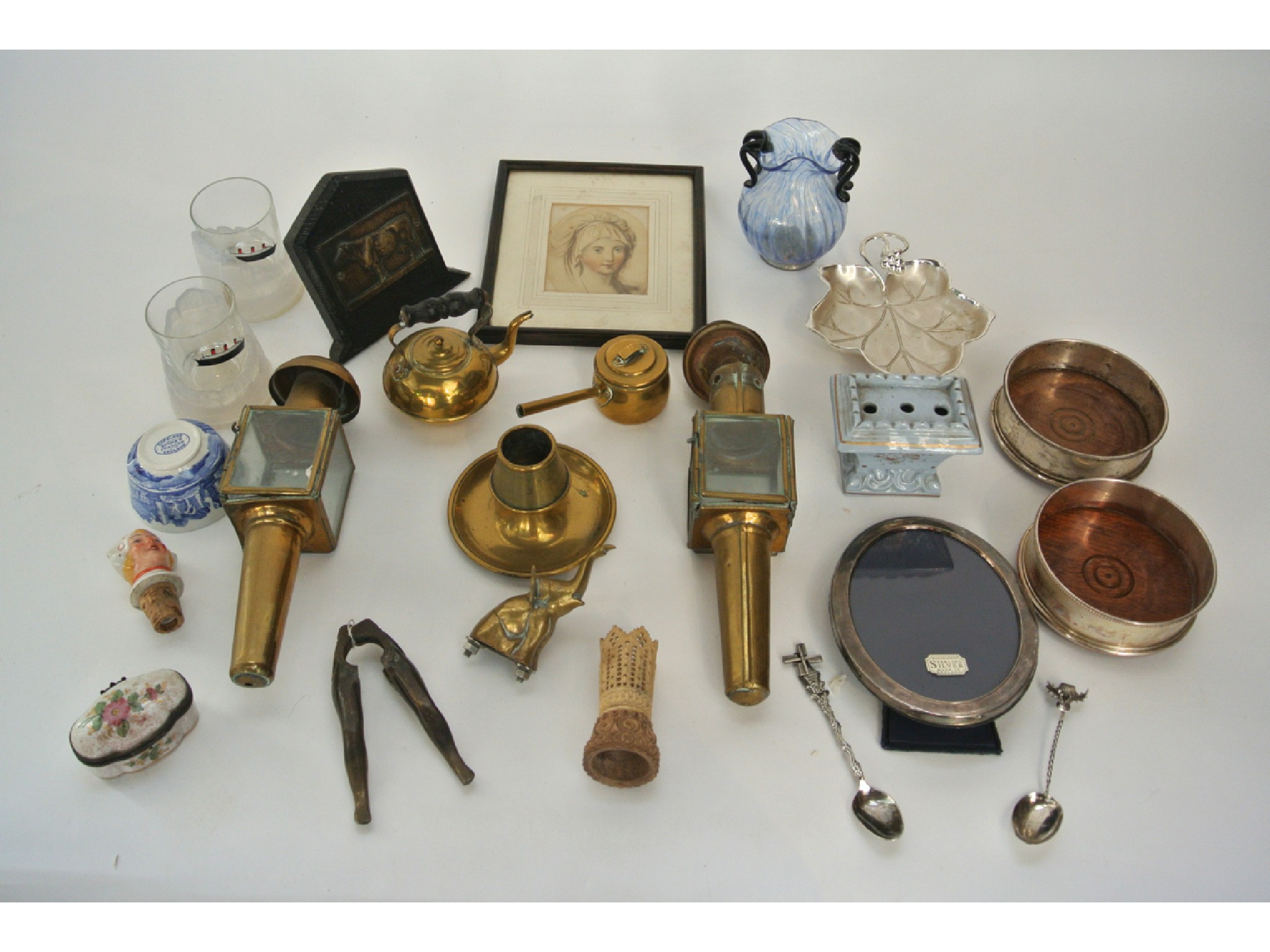 Appraisal: A small miscellaneous collection to include a hallmarked sterling silver