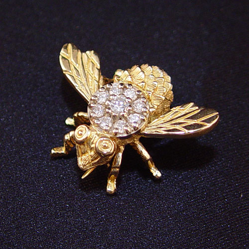 Appraisal: K GOLD DIAMOND BUMBLE BEE FIGURAL PIN K yellow gold