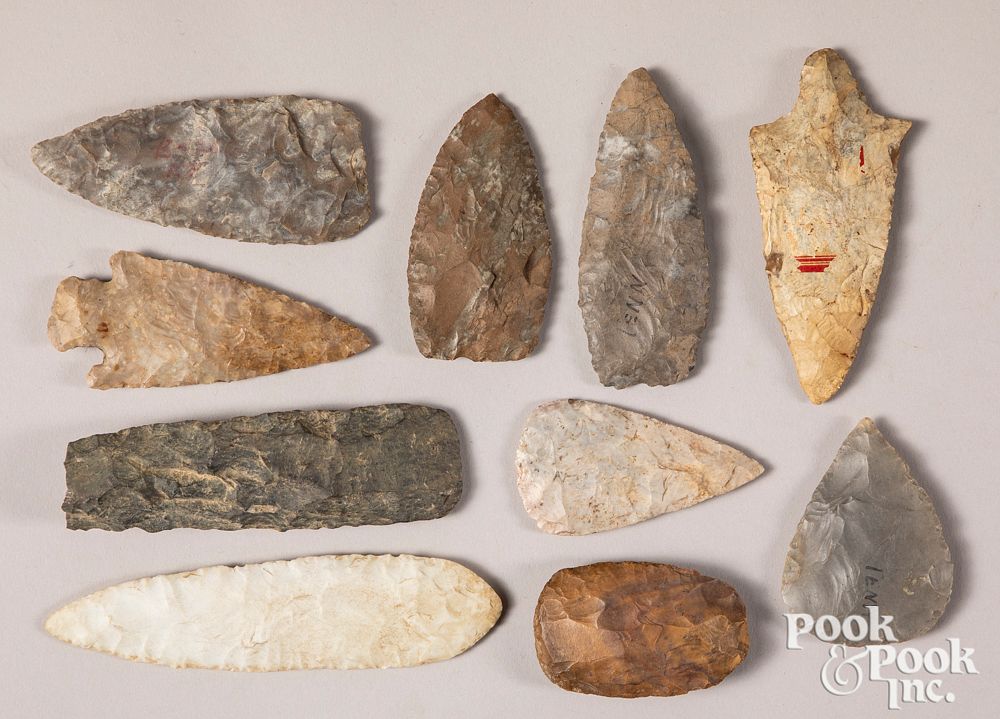 Appraisal: Ancient Midwestern flint points and cache blades Group of ancient