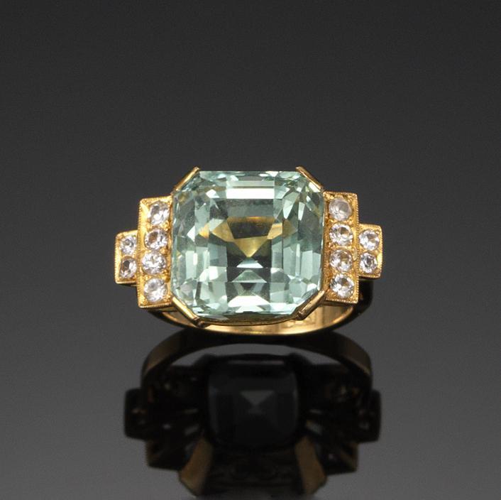 Appraisal: An aquamarine and white stone set gold ring