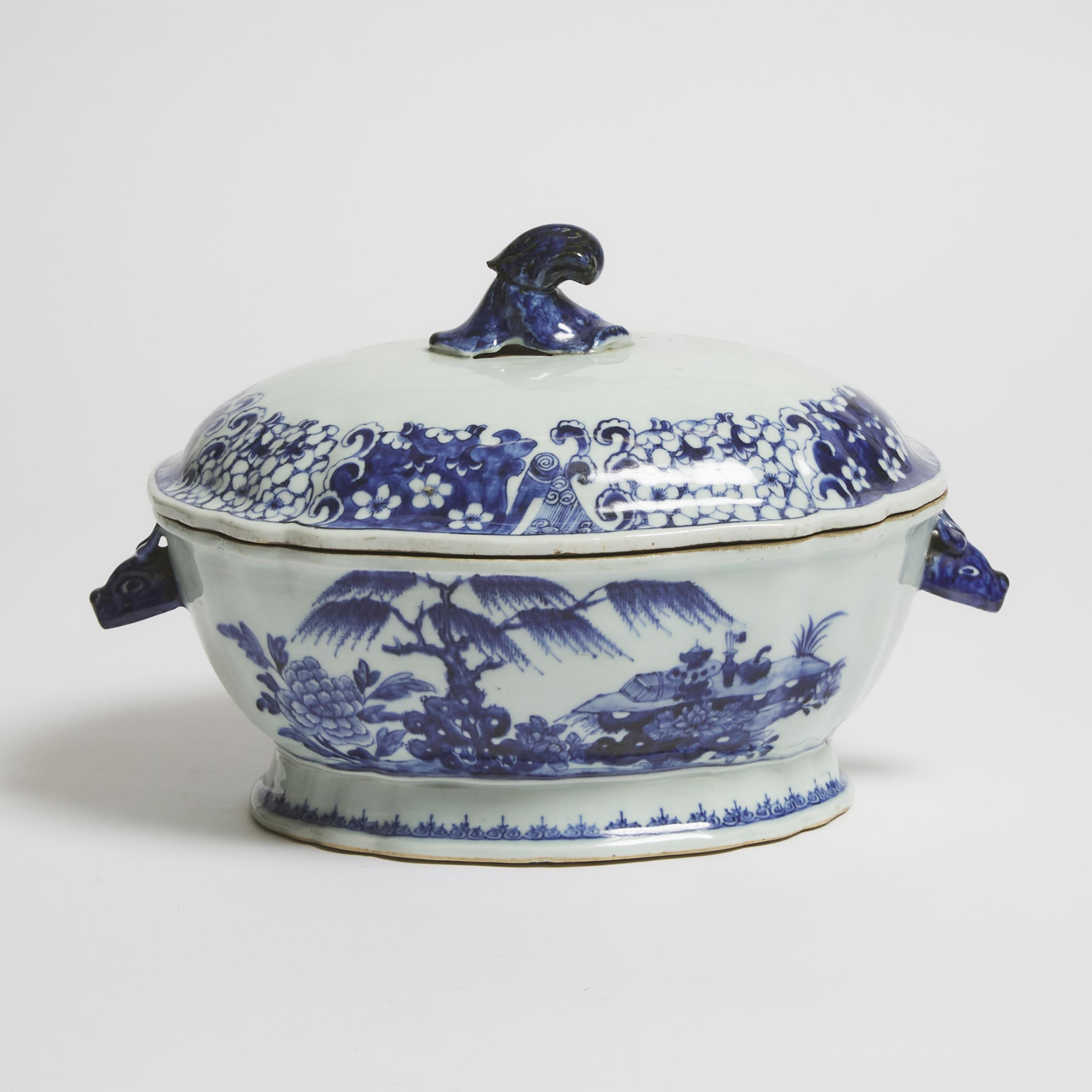 Appraisal: A Chinese Export Blue and White Tureen and Cover Qianlong