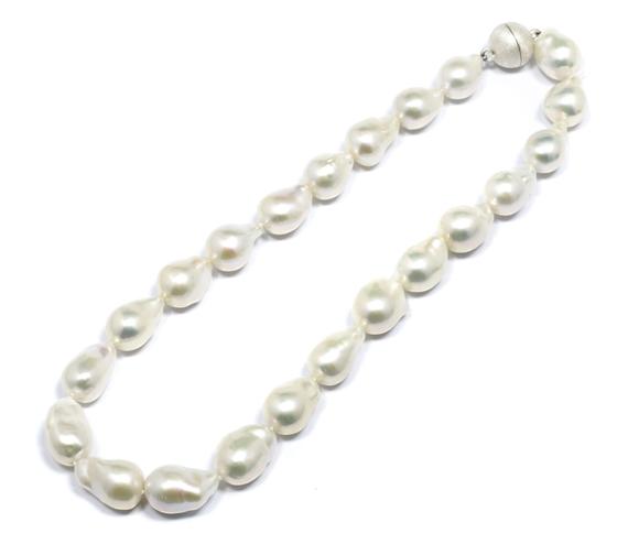 Appraisal: A PEARL NECKLACE Silver clasp Fancy necklace composed of drop-shaped