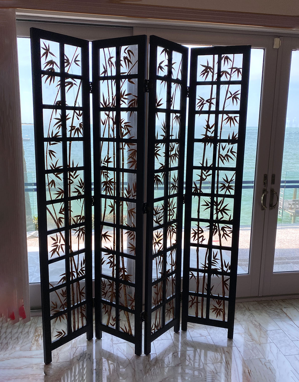 Appraisal: A JAPANESE STYLE LIGHT PANEL ROOM DIVIDER A beautifully paint