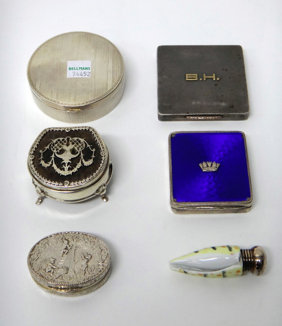 Appraisal: Silver and silver mounted wares comprising a square compact having