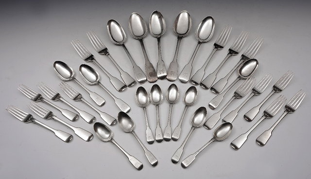 Appraisal: A PART CANTEEN OF GEORGIAN SILVER FIDDLE PATTERN FLATWARE CONSISTING