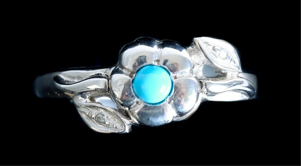 Appraisal: K WHITE GOLD TURQUOISE FLOWER RING k white gold flower