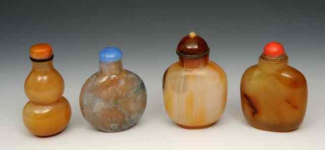 Appraisal: A CHINESE BROWN CHALCEDONY DOUBLE GOURD SNUFF BOTTLE and stopper