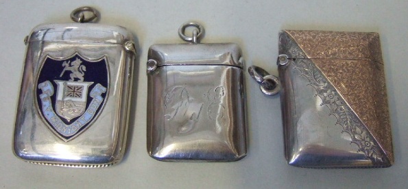 Appraisal: A ct gold mounted rectangular silver vesta case with floral