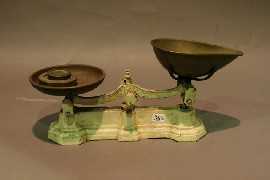 Appraisal: An Avery set of lb shop balance scales with weights