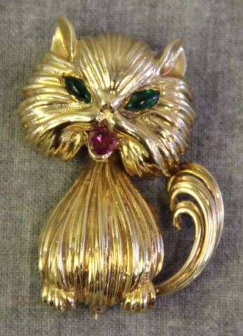 Appraisal: JEWELRY kt Yellow Gold Cat Form Brooch With emerald marquis