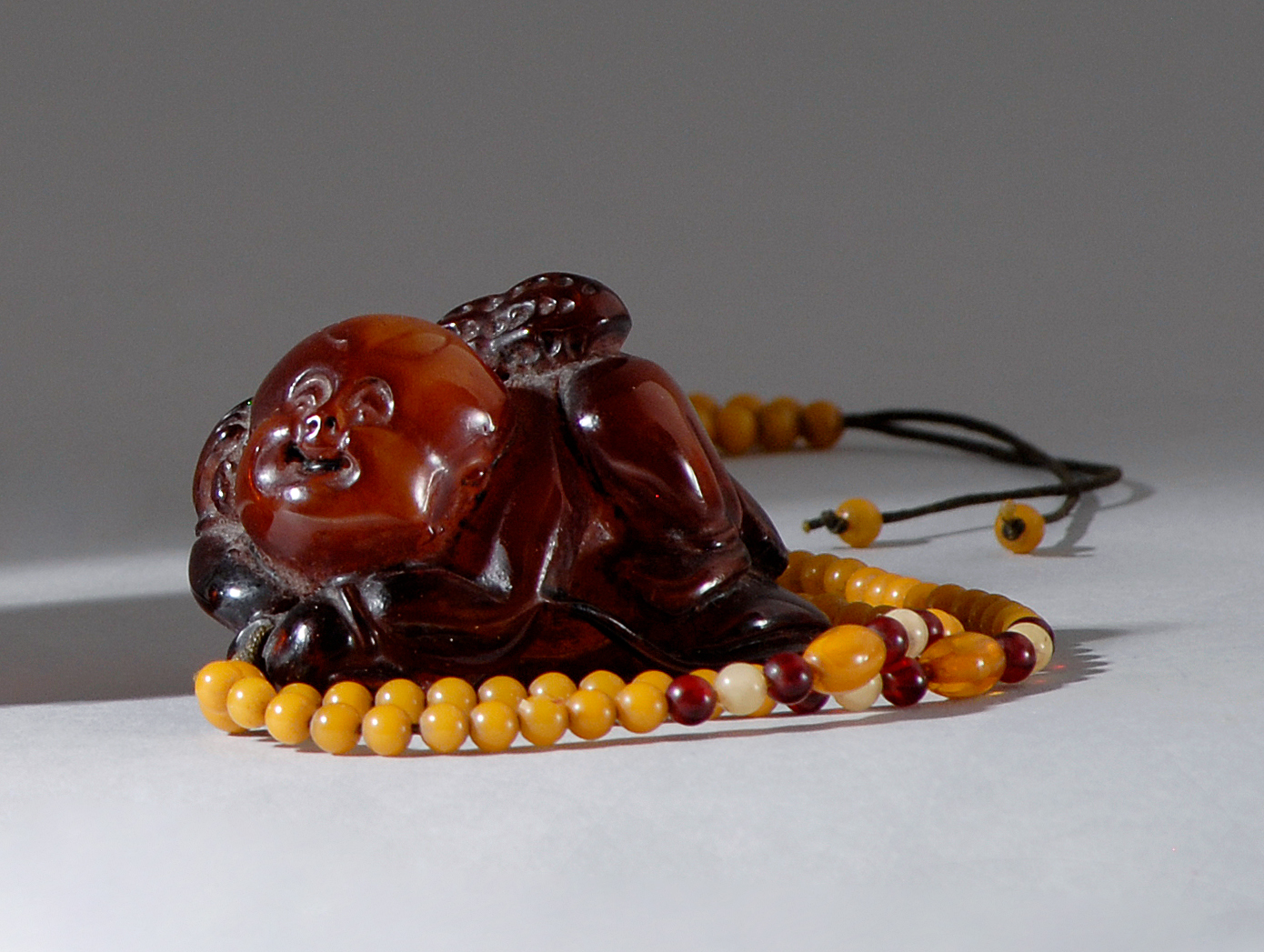 Appraisal: AMBER PENDANT th CenturyIn the form of a child lying