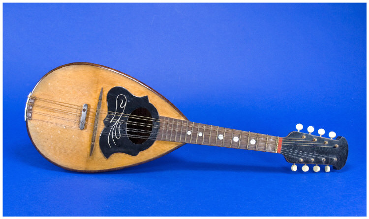 Appraisal: Good Quality Mandolin Fine stinging to the body with maples