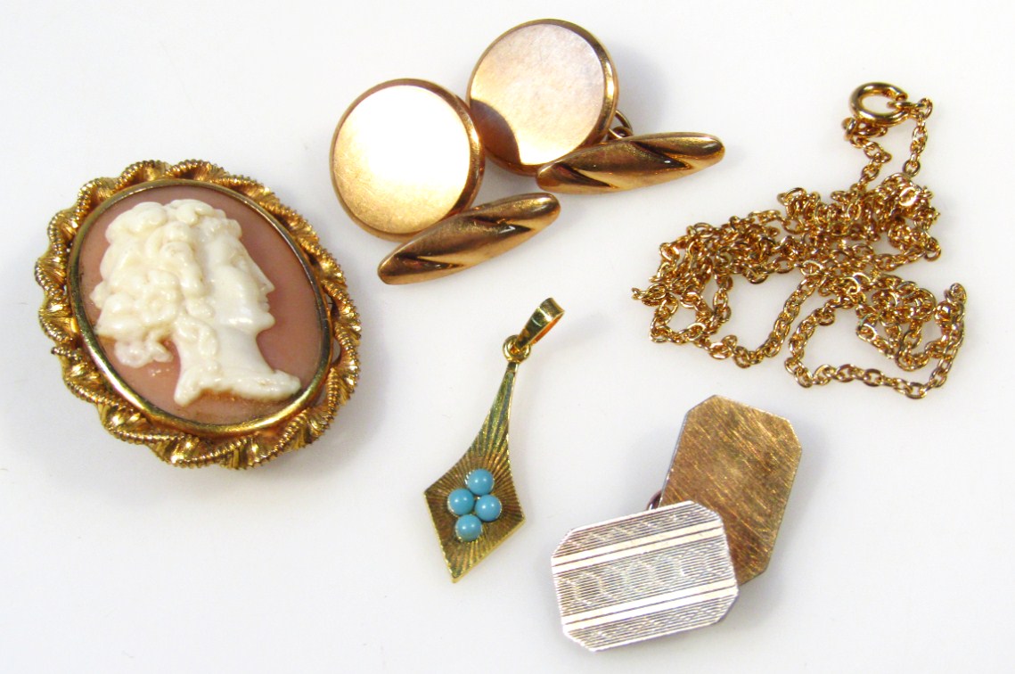 Appraisal: Various jewellery comprising an oval cameo probably mid thC formed