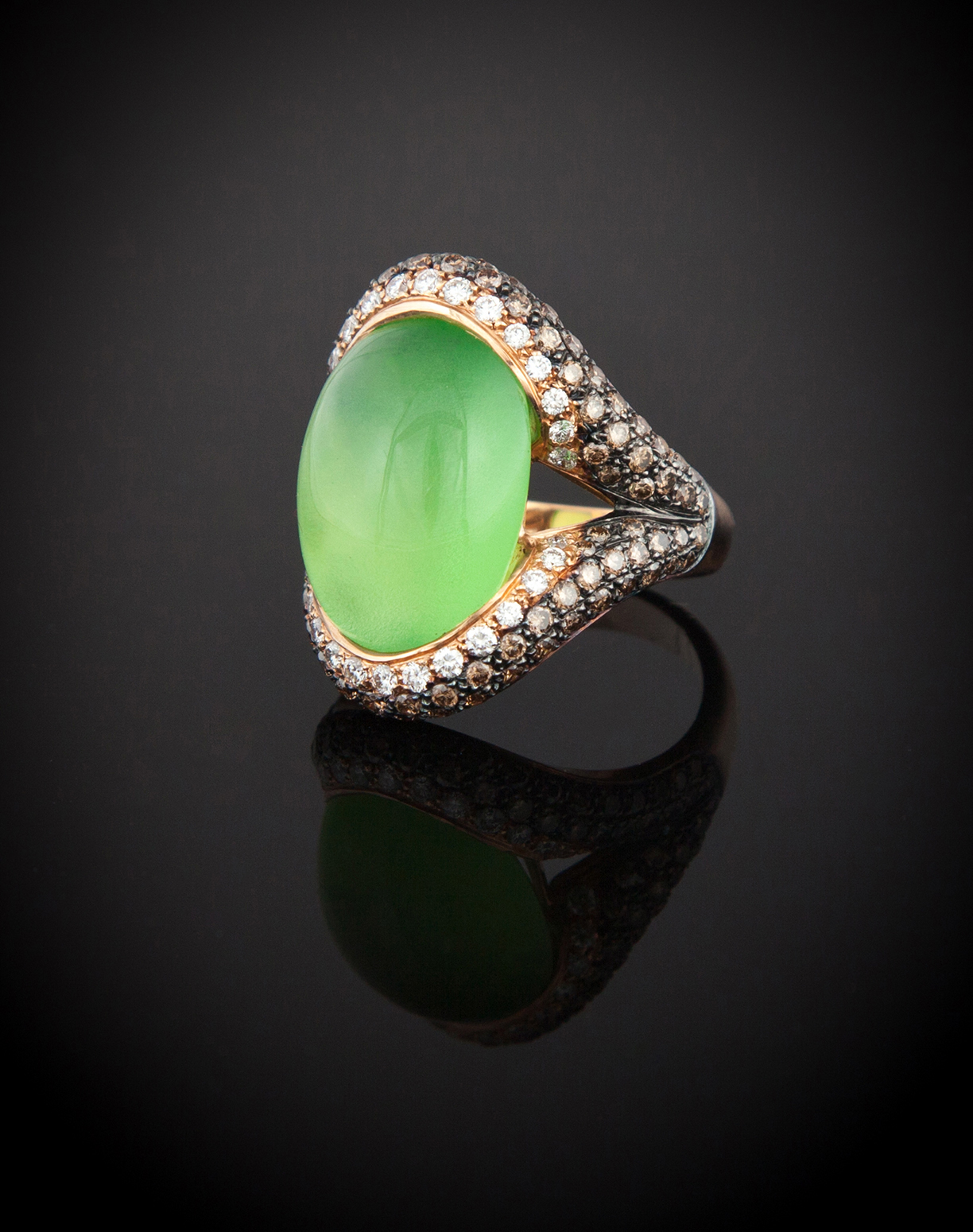 Appraisal: K GOLD RING WITH GREEN CHALCEDONY AND DIAMONDS American st