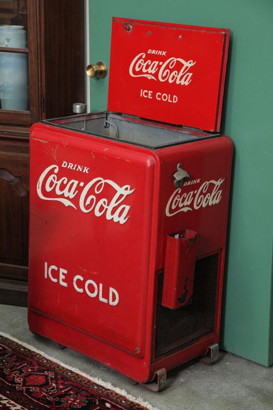 Appraisal: SMALL COCA-COLA MACHINE The Westinghouse Junior soda cooler has a