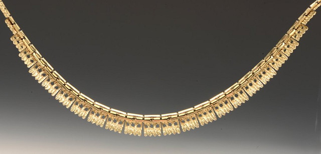 Appraisal: A CONTINENTAL GOLD NECKLACE of stylised form stamped grams