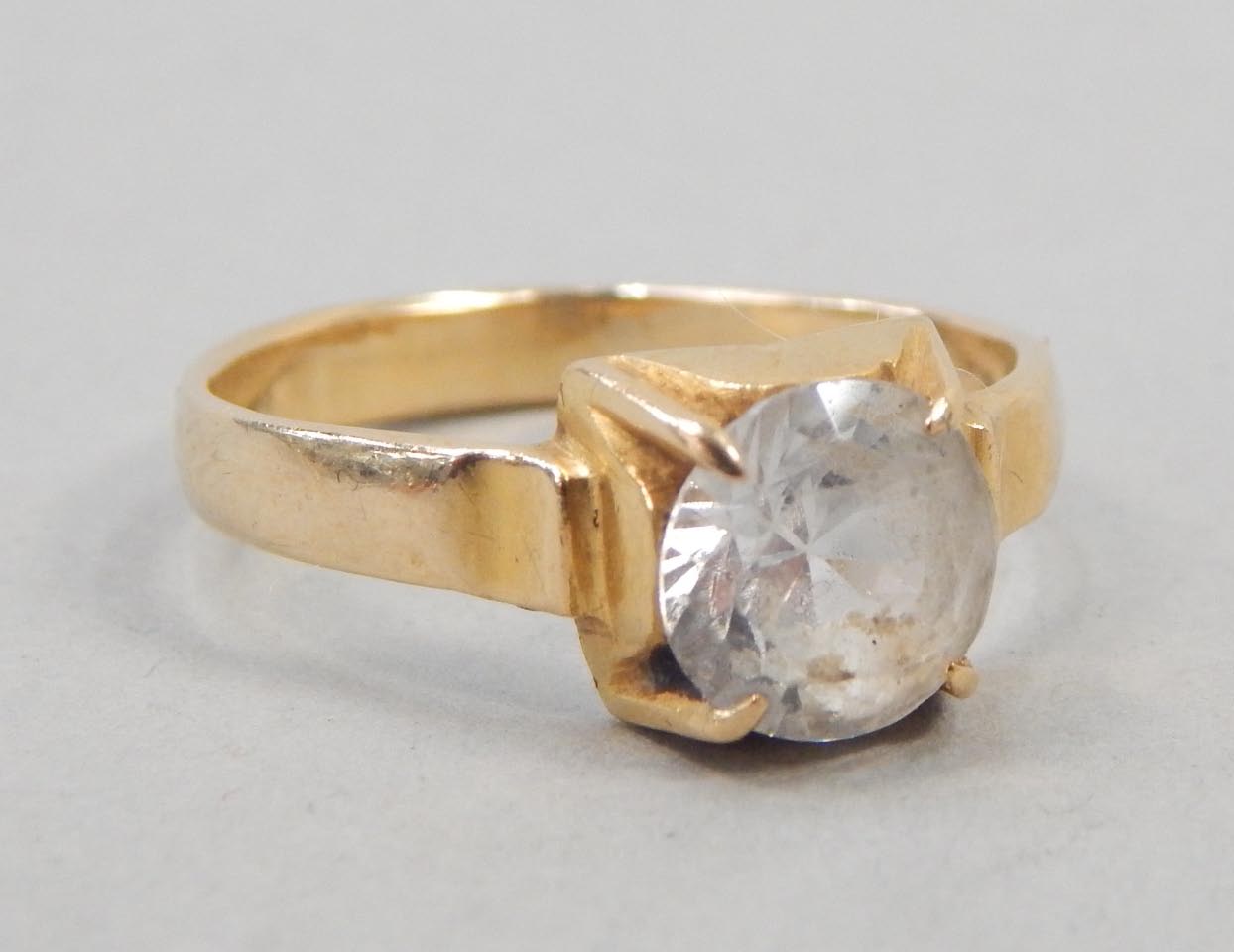 Appraisal: A dress ring set with cubic zirconium on possible yellow