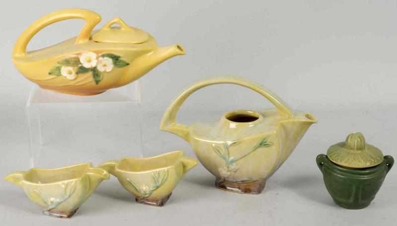 Appraisal: Lot of Miscellaneous Pottery Pieces Description Includes one Roseville high