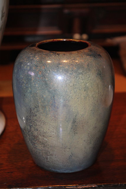 Appraisal: A HOWSONS ART POTTERY LUSTRE VASE in speckled blue glaze